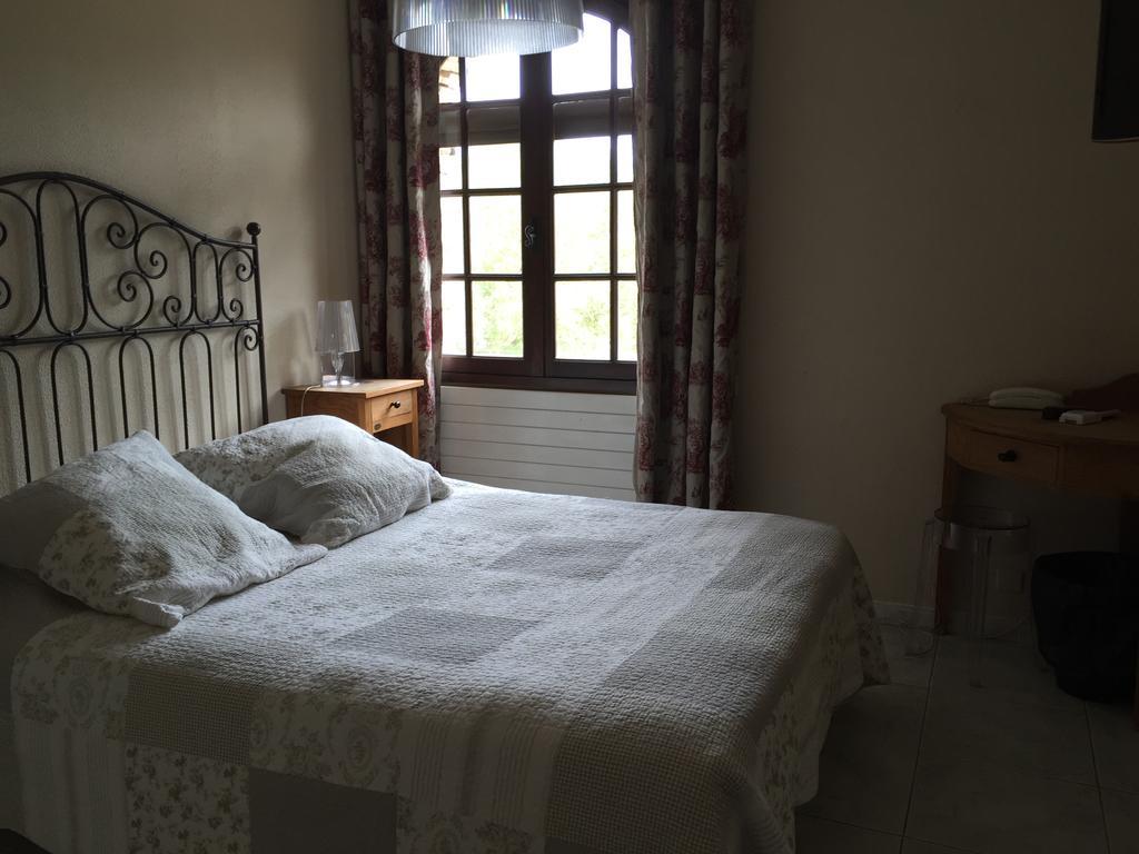 Logis Hotel Le Manoir & Lounge Apt Exterior photo
