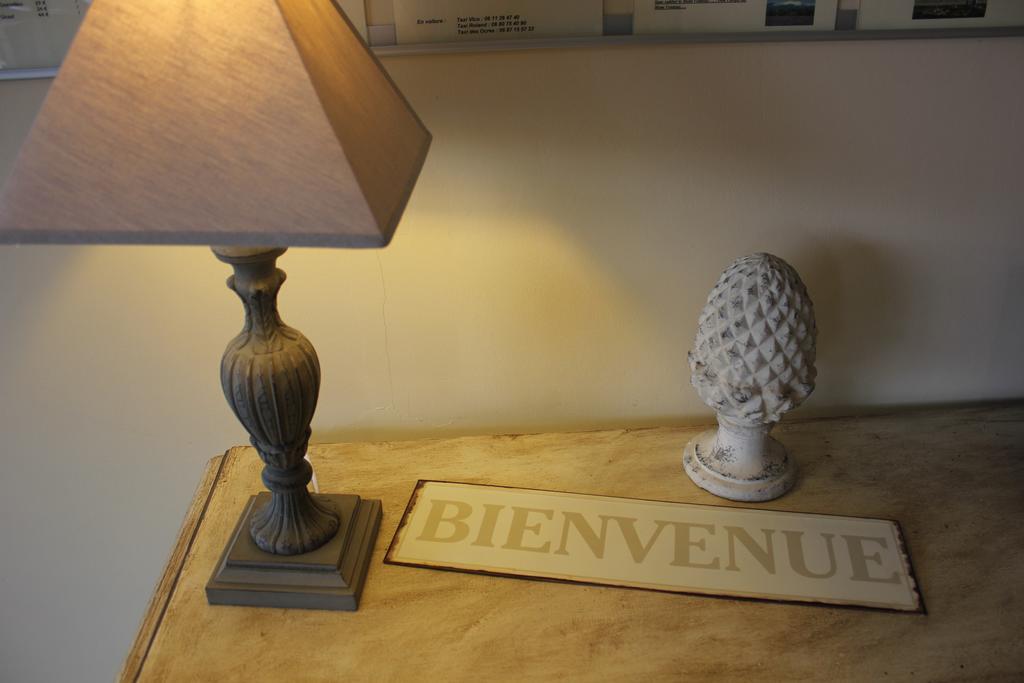 Logis Hotel Le Manoir & Lounge Apt Exterior photo